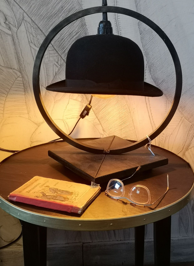 Lampe artisanale "Le Gentleman" – Chapeau Melon Détourné