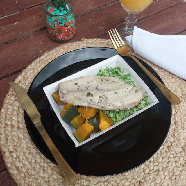 Filé de tilápia assado + Cabotiá no vapor + Arroz de brócolis