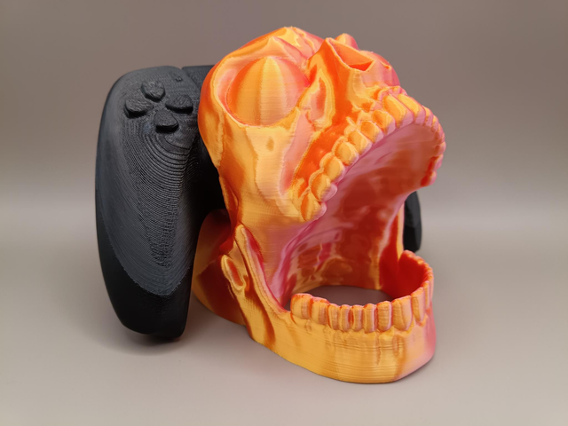Screaming skull PS5/XBox controller stand