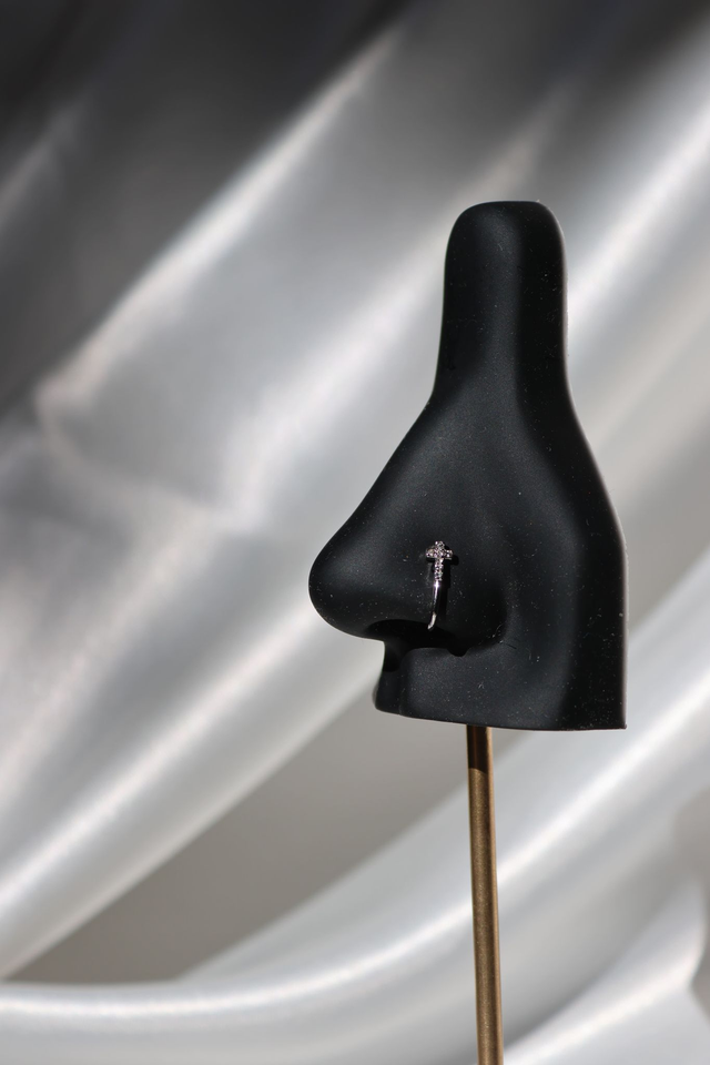 Faux piercing de nez Crossy argent