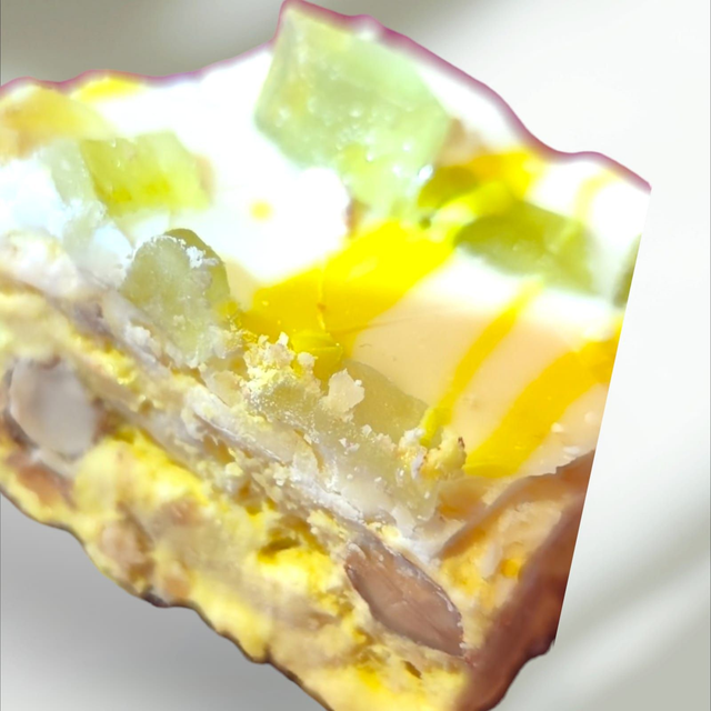 Torrone - Limoncello - Traditioneller, weißer Mandel-Nougat mit Limoncello - aus Italien. ca. 70 Gramm  