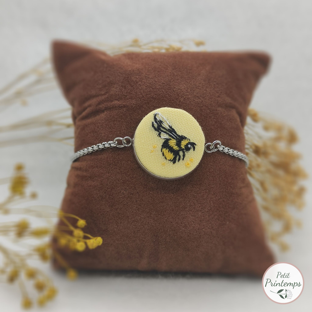 EB Bijoux brodé à motif "Abeille" par Petit Printemps
