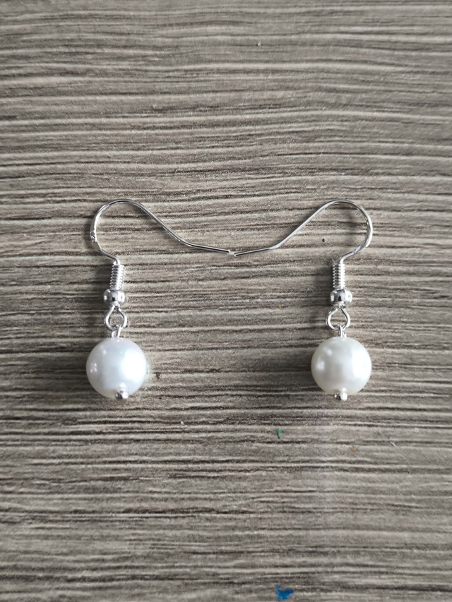 Boucles d’Oreilles Perle de Majorque Blanche – Bijou Élégant en Acier Inoxydable