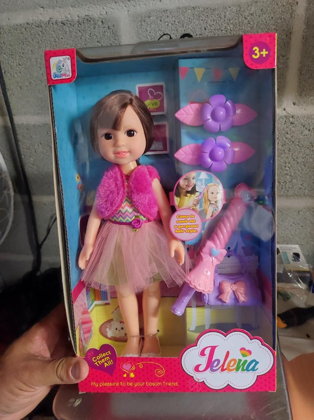 POUPÉE JELENA GRAND MODÈLE