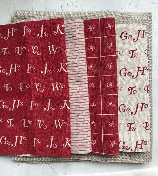 Lot de tissus Alphabet Bordeaux - ref KS1