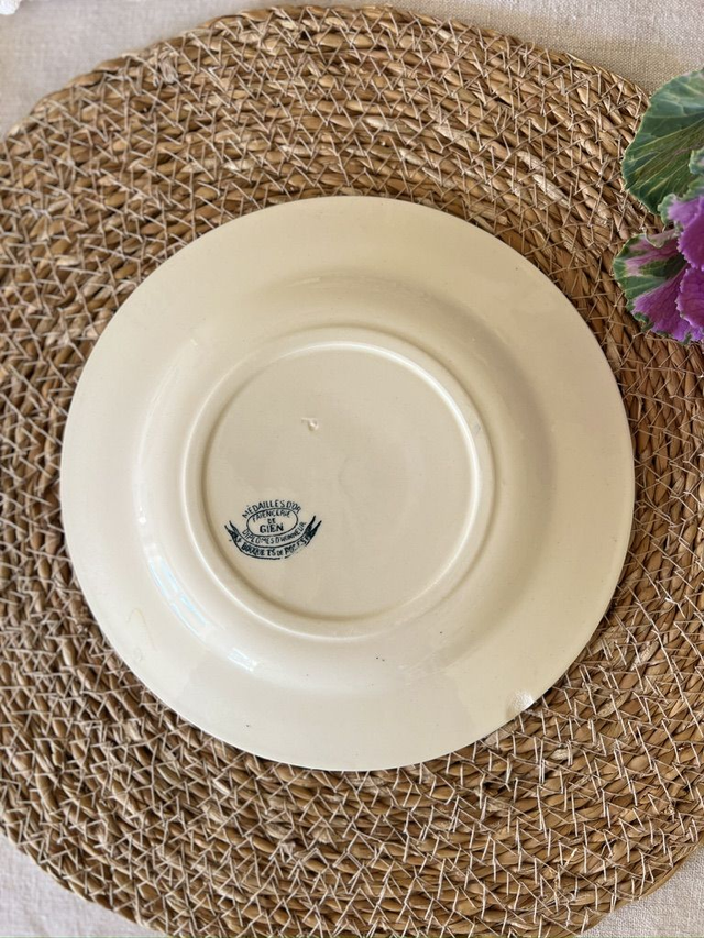 BOUQUETS DE ROSES - Suite de 6 assiettes à dessert signées Gien - Terre de Fer