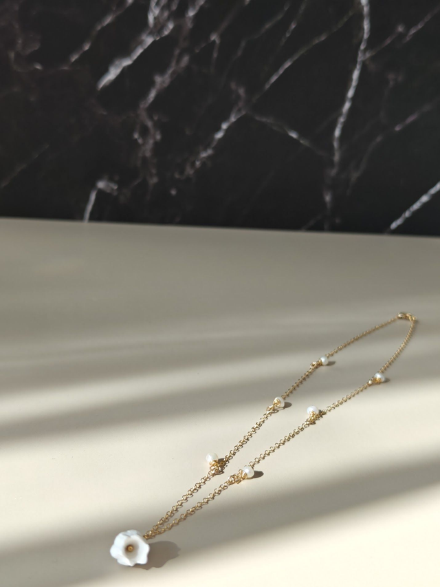 Collier Lily Ras-d'eau