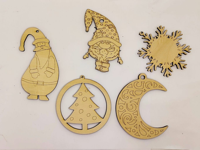 Lot de suspensions à  colorer en bois 4+1 gratuite