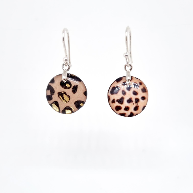 Boucles d&#039;oreilles marron sauvage