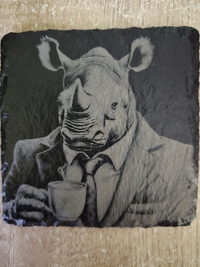 Animaux professionnels buvant du café