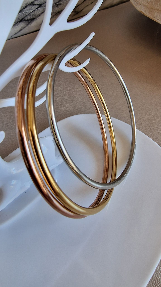 Set de pulseras rígidas de acero inoxidable multicolor