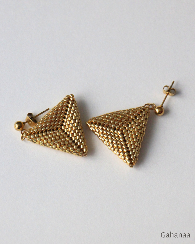 Mathilde, boucles d&#039;oreilles couleur dorée