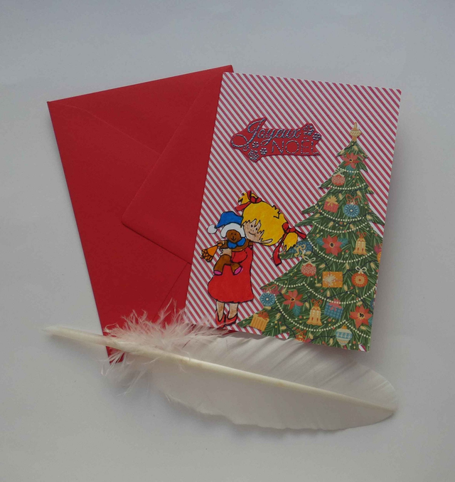 La fillette chantant devant le sapin