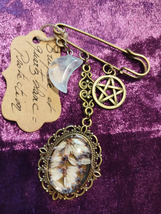 Broche bruyère et quartz blanc 