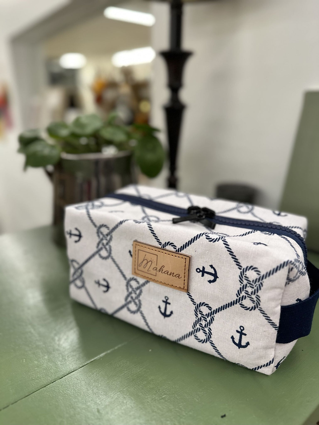 Trousse de toilette homme avec poche intérieure blanche et bleue motifs cordages et ancres marines 20x10x10 cm