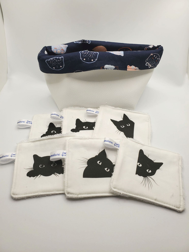 lingettes démaquillantes motif chats noirs et leur panière assorti