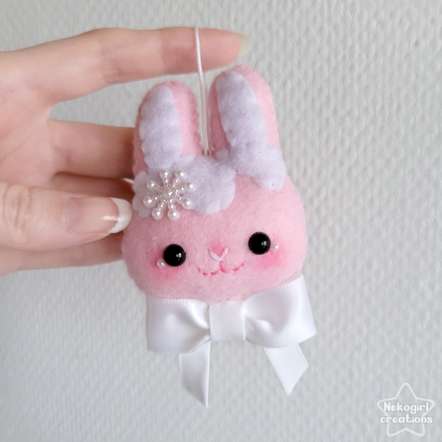 Décoration en feutrine - Lapin rose