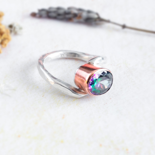 Anillo en Plata 925 y Cobre con Topacio Mistic.