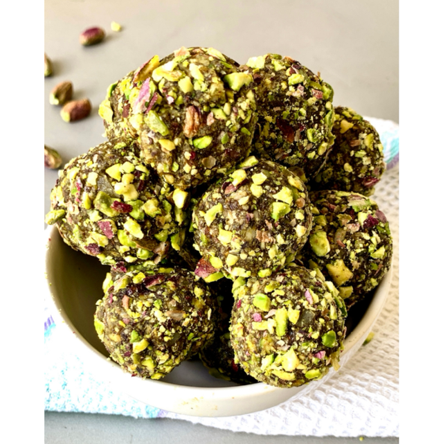 Fig & Date Energy Bites 