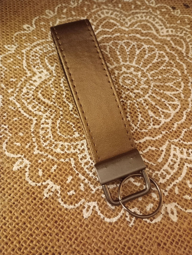 Porte clé boucle simili cuir