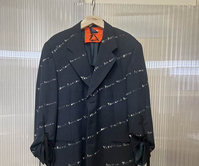 Giacca elegante con print fatto a mano 