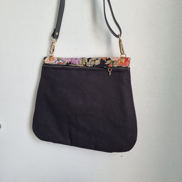 Sac pochette élégante "Kanako" noir doré