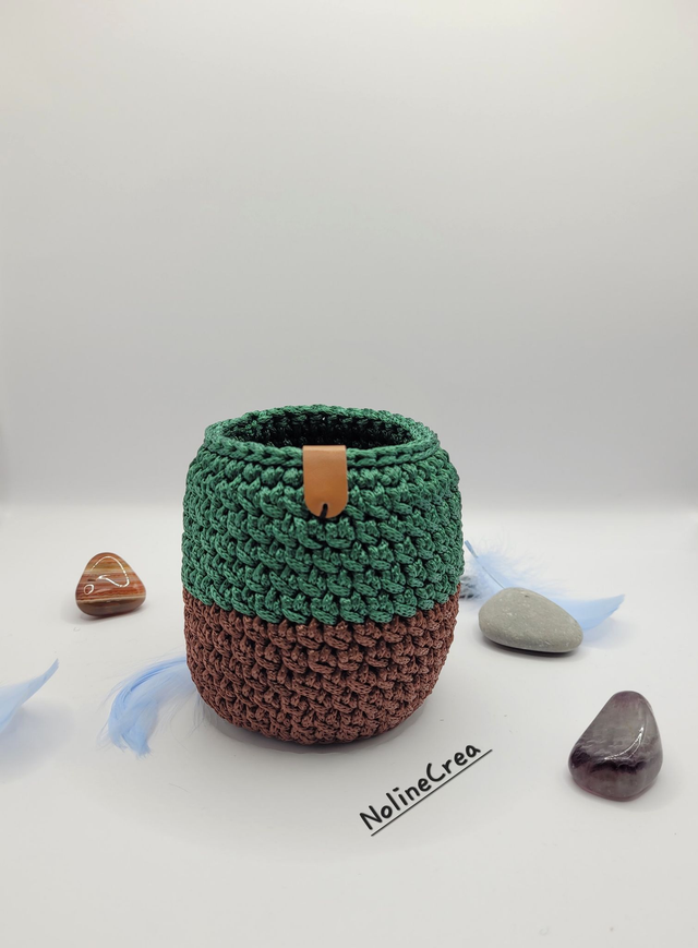 Pot marron et vert pour la maison, pot fait main au crochet, petit pot de rangement vert et marron