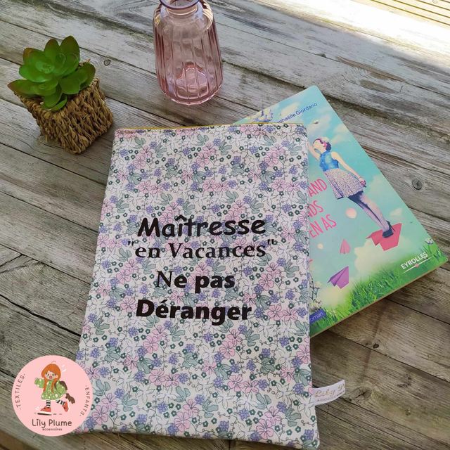 pochette livre &quot;Maîtresse en Vacances ne pas déranger&quot;