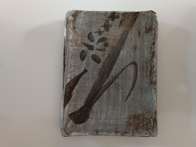 Plat émaux effets pinceaux terre noire