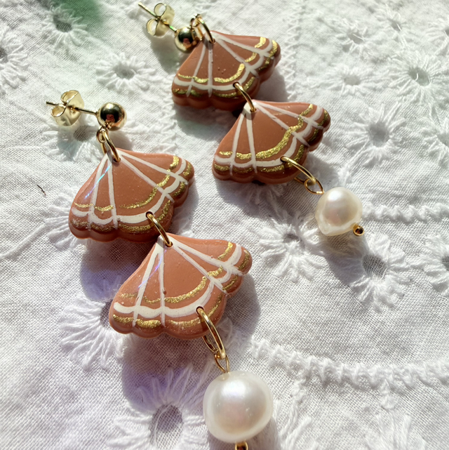 KIARA - Scalloped Clam Seashell Style Earrings with Pearl
