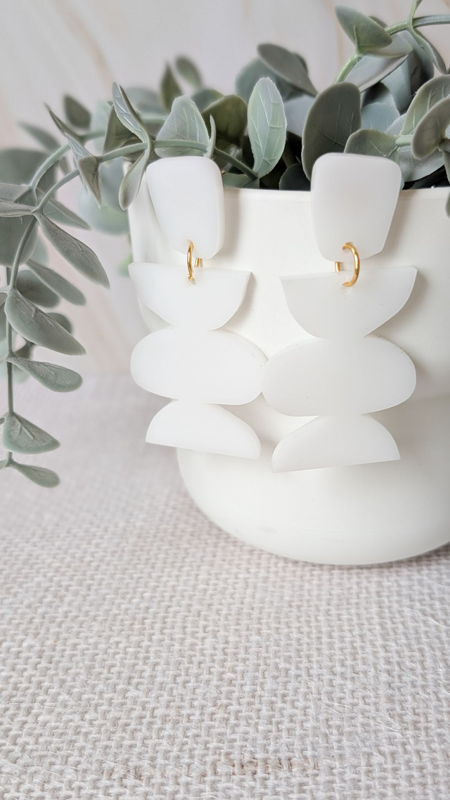 Boucles d'oreilles blanches en plexi