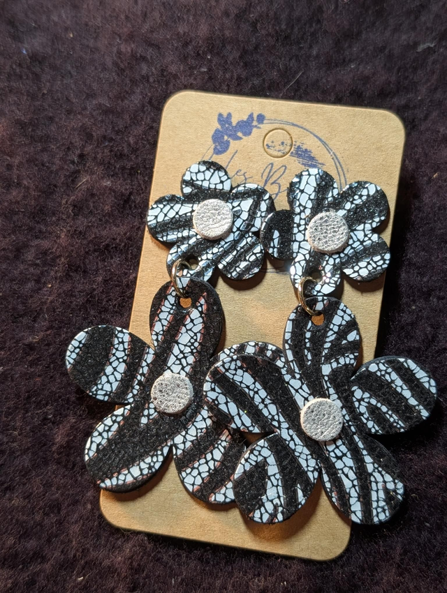 Boucles d'oreilles Marguerite zèbre m012