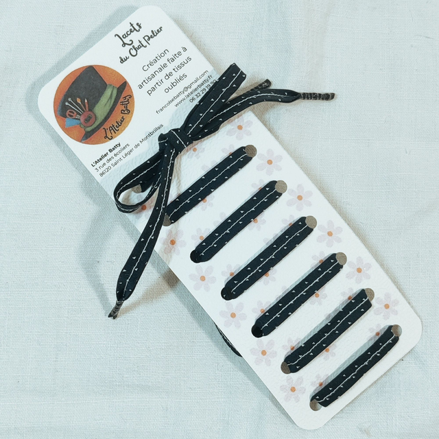 Lacets Bleu marine et petits points blancs