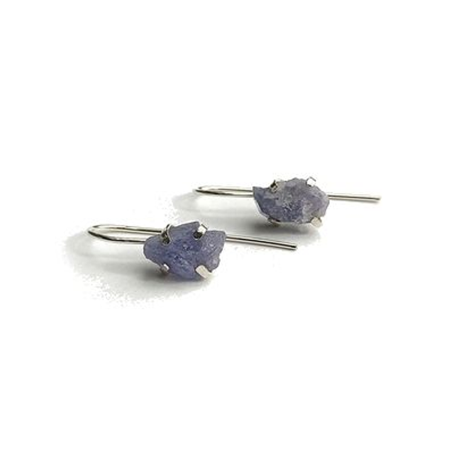 Oorbellen met ruwe tanzaniet