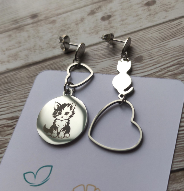 Boucles d&#039;oreilles &quot;Asymétrique&quot; chat gravé