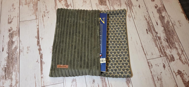 Pochette à livre, velours vert olive