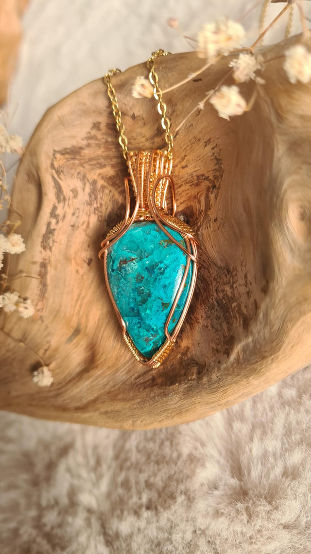 Collier elfique en chrysocolle – Talisman de gardienne