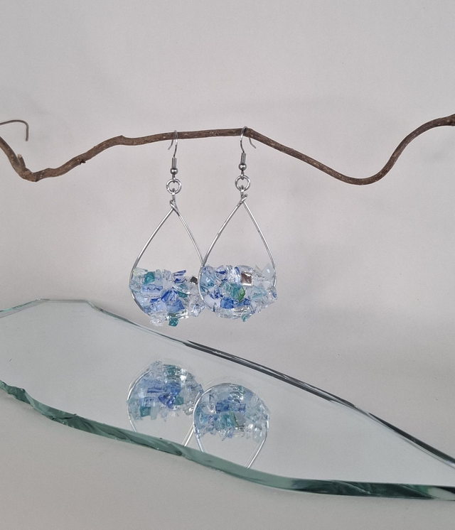 Pitelemätön - Veden vahva, korvakoru roikkuva