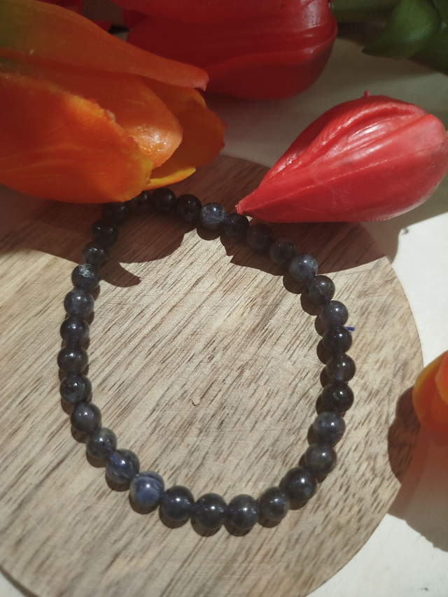 🔮 Cordiérite – La pierre des visions intérieures