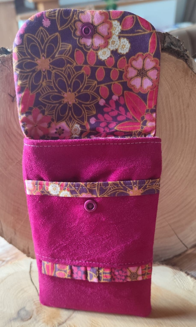 Porte téléphone en suédine fuchsia ✨