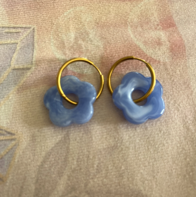 Boucles d'oreilles dorées grandes fleurs