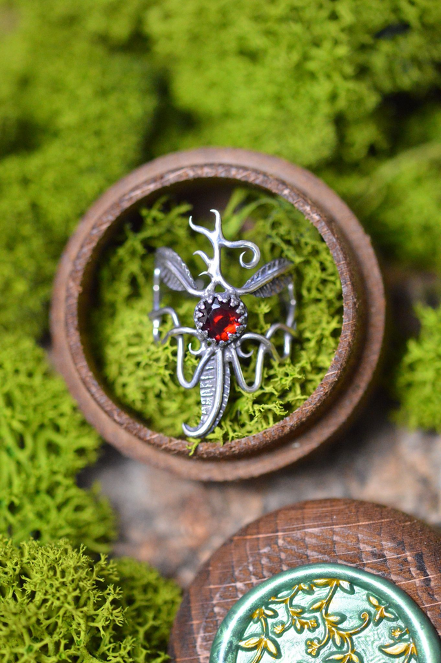 Commande personnalisée pour Mandy - Bague elfique Dragon et Grenat