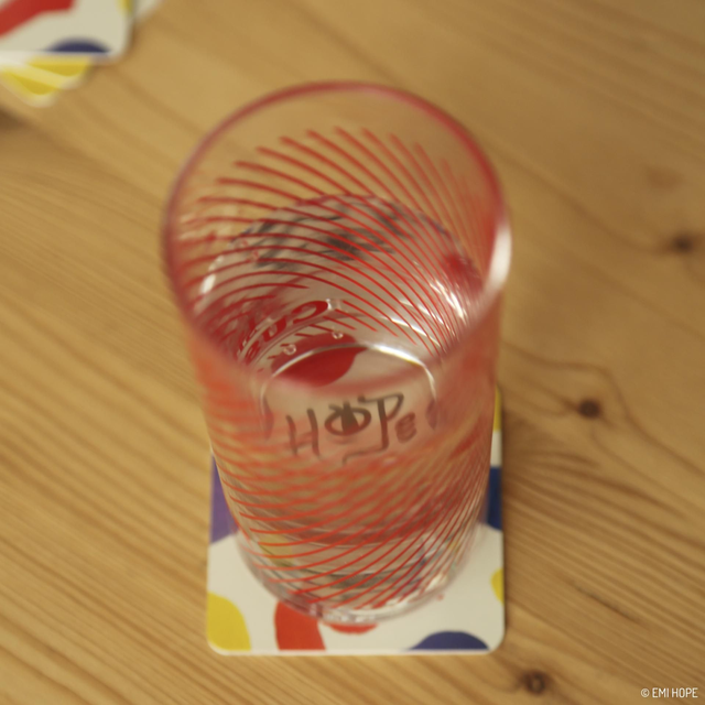 DESSOUS DE VERRE - ÉMI HOPE