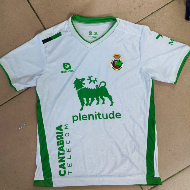 Primera equipación Racing de Santander 25, 26