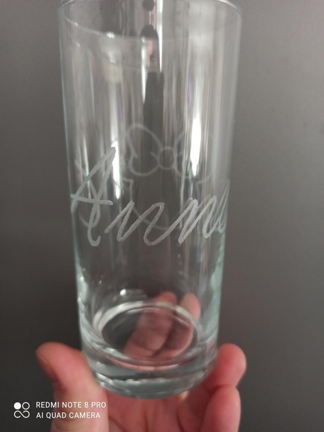 Verre gravé avec motif fille