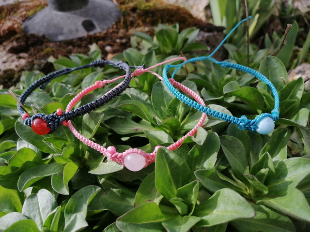 Bracelet micro macramé réglable avec pierre naturelle