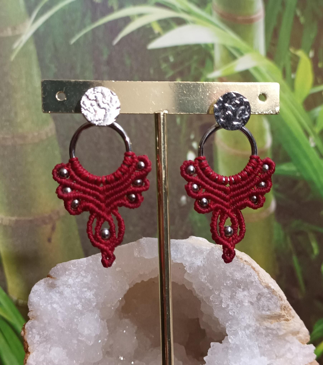 Boucles d&#039;oreilles en micro-macramé
