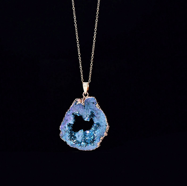 Pendentif tranche d'Agate bleu avec chaîne