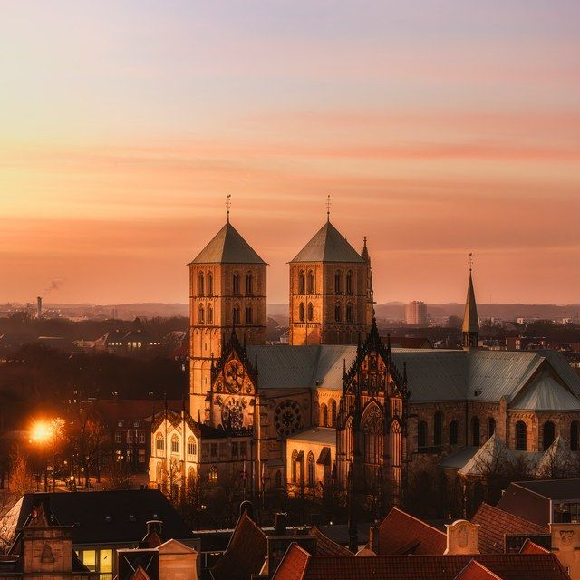 Dom im Abendrot von oben