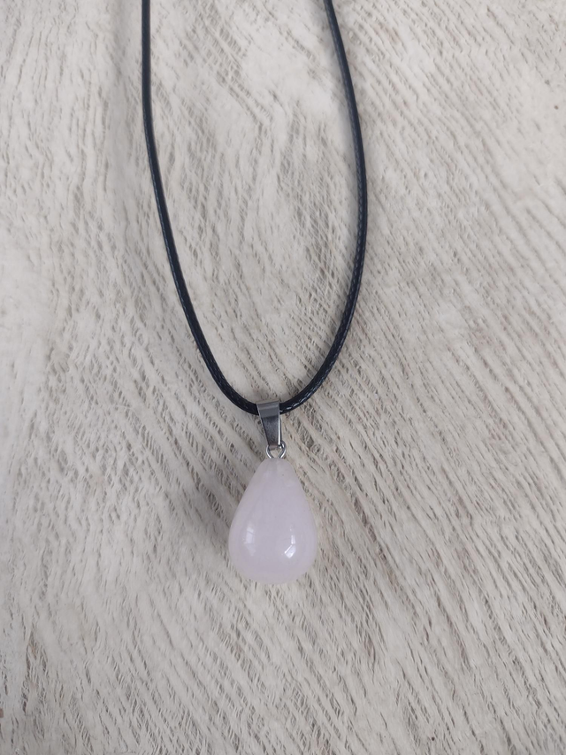 Rose quartz gemstone necklace 